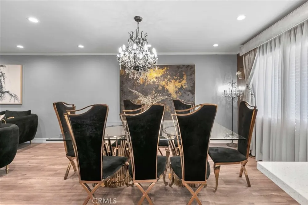 7764 Via Capri Burbank, CA 91504
