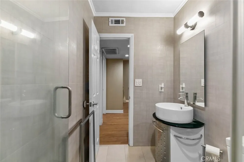 7764 Via Capri Burbank, CA 91504