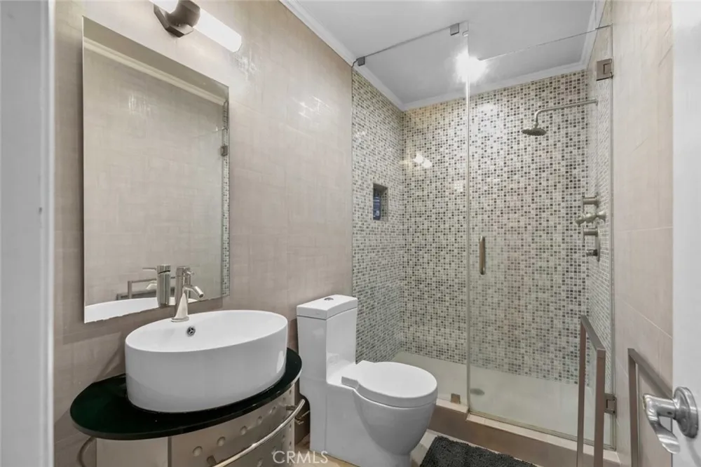 7764 Via Capri Burbank, CA 91504