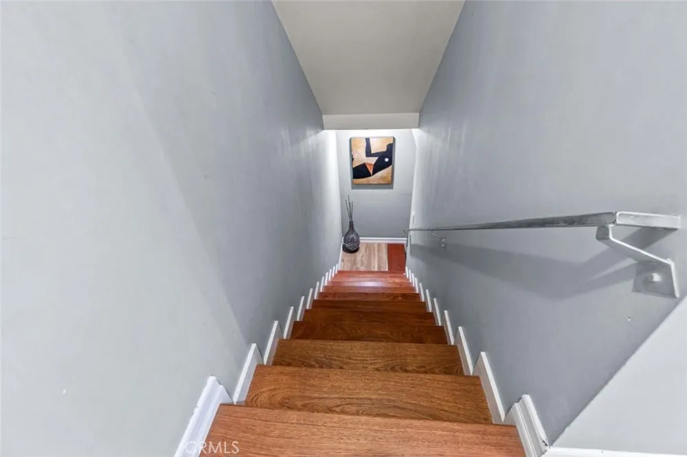 7764 Via Capri Burbank, CA 91504