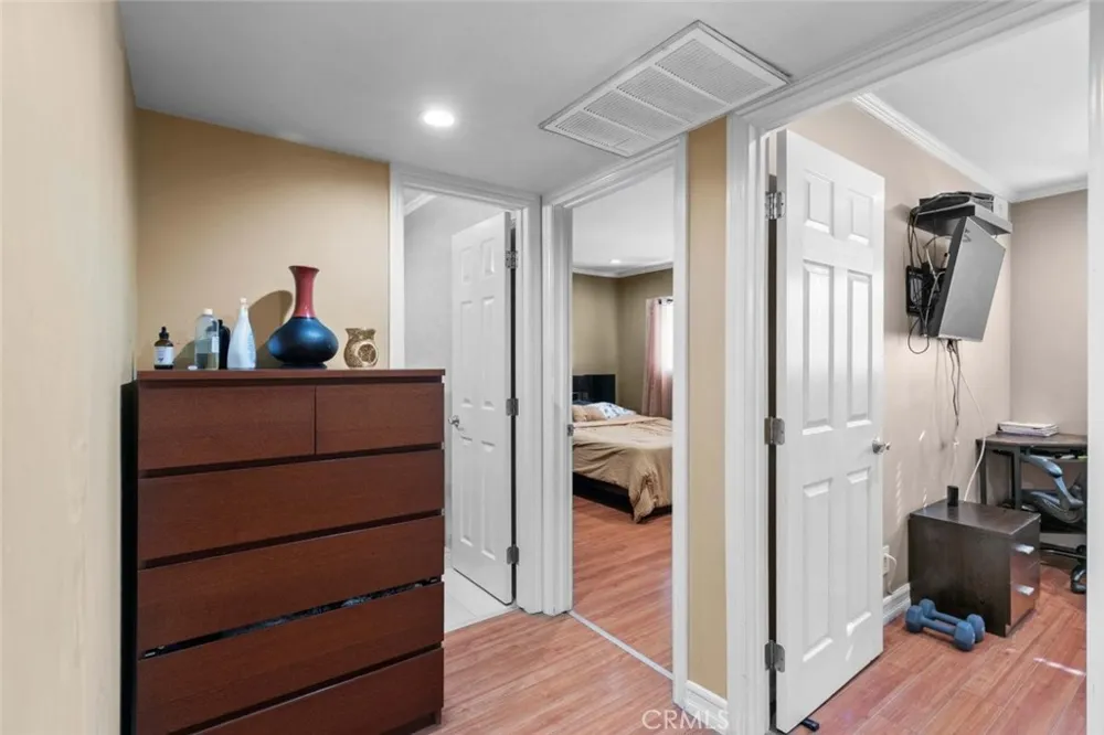 7764 Via Capri Burbank, CA 91504
