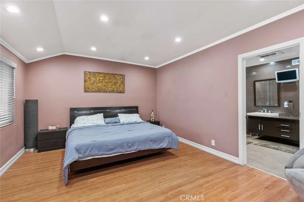 7764 Via Capri Burbank, CA 91504