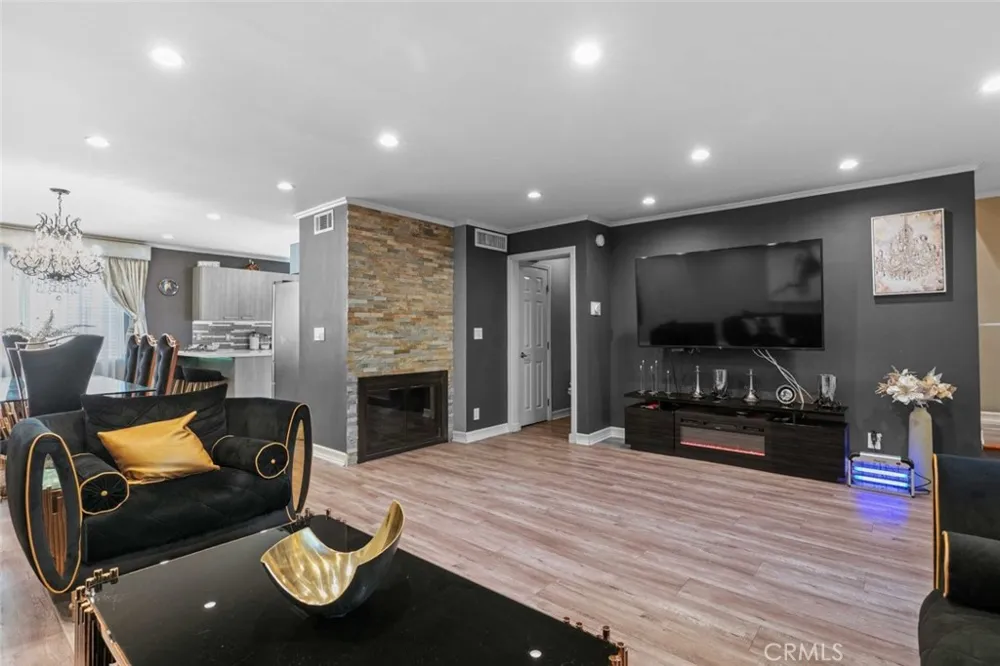 7764 Via Capri Burbank, CA 91504