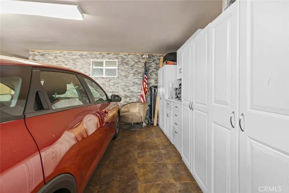 7764 Via Capri Burbank, CA 91504