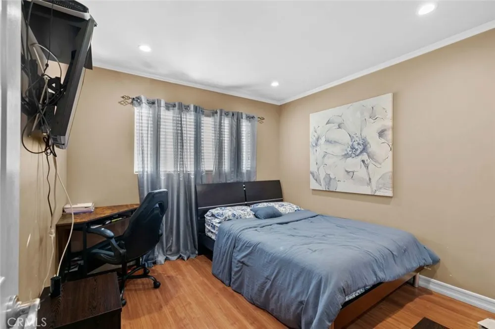 7764 Via Capri Burbank, CA 91504