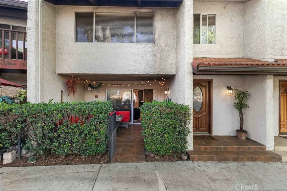 7764 Via Capri Burbank, CA 91504