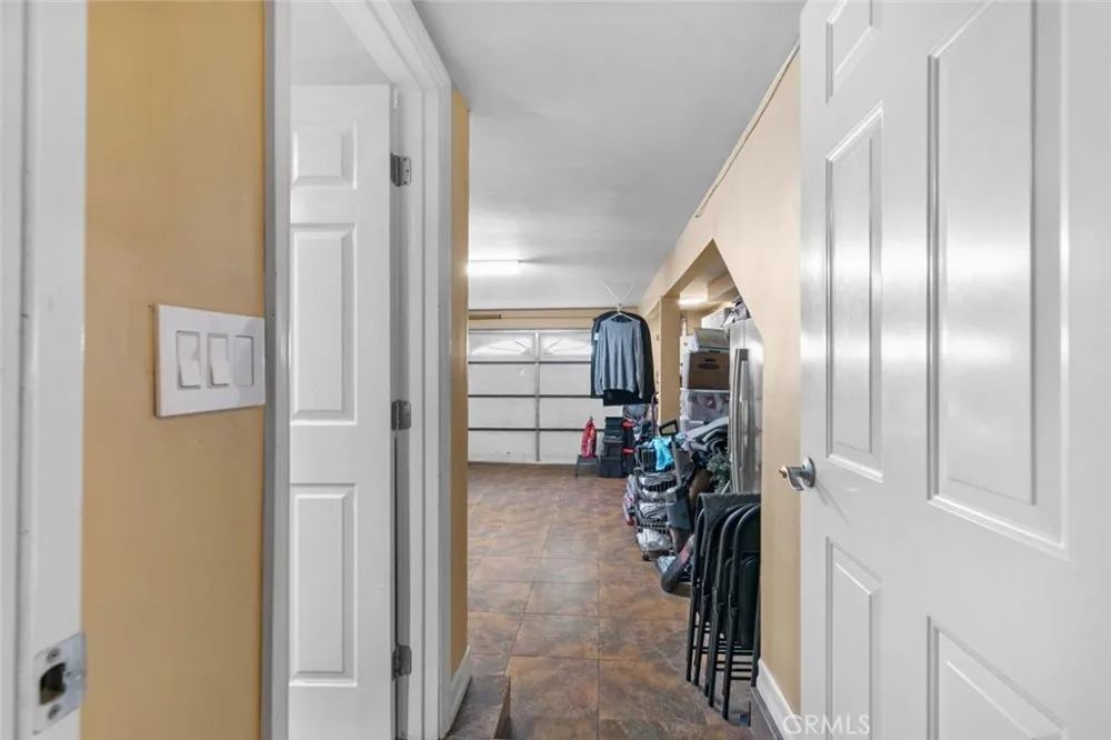 7764 Via Capri Burbank, CA 91504