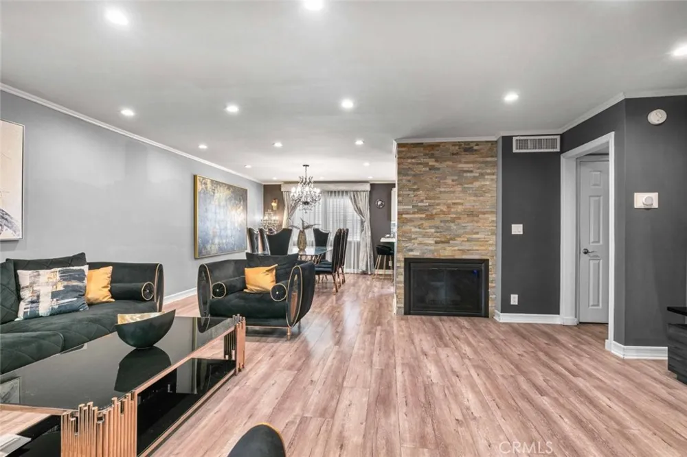 7764 Via Capri Burbank, CA 91504