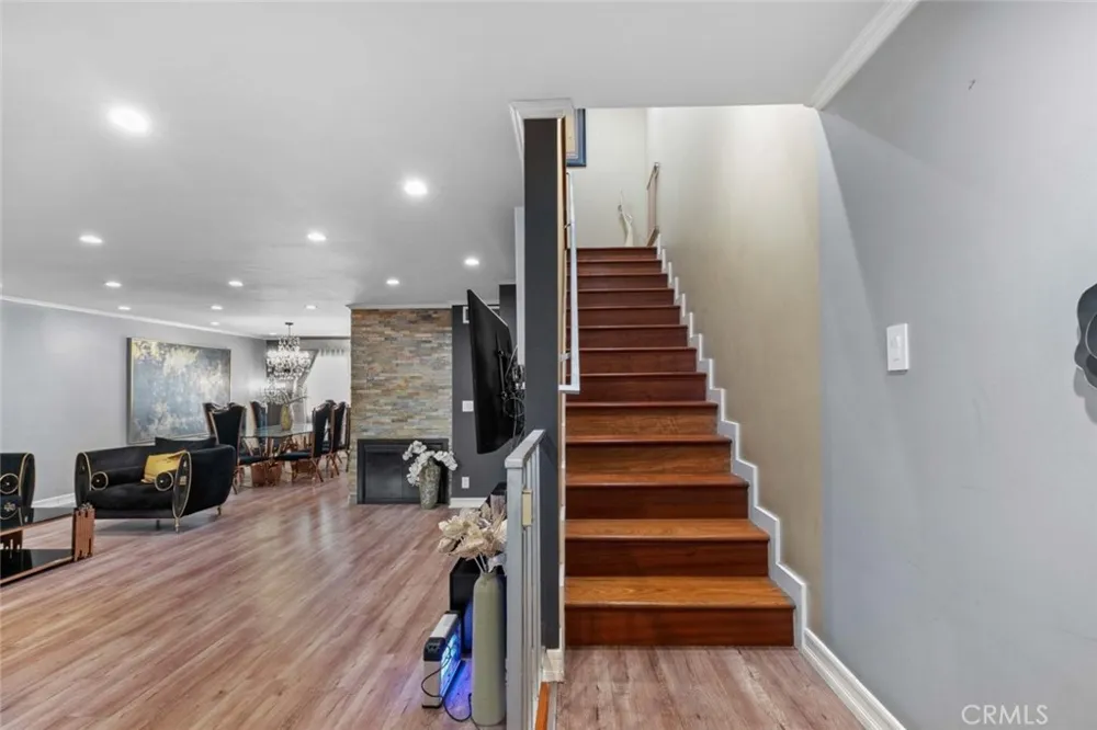 7764 Via Capri Burbank, CA 91504
