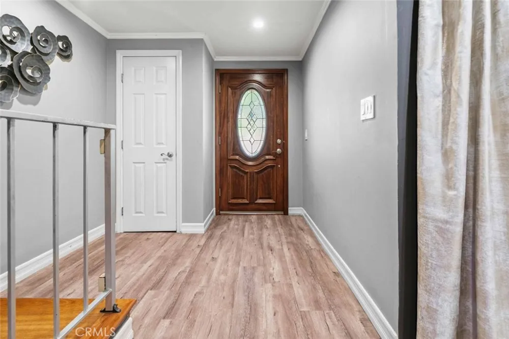 7764 Via Capri Burbank, CA 91504
