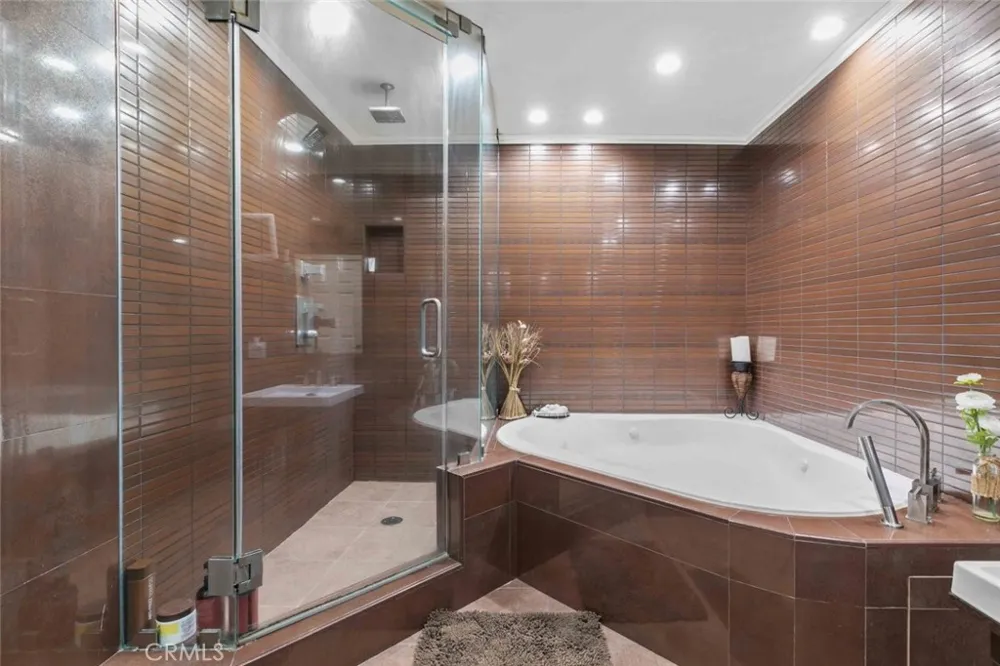 7764 Via Capri Burbank, CA 91504