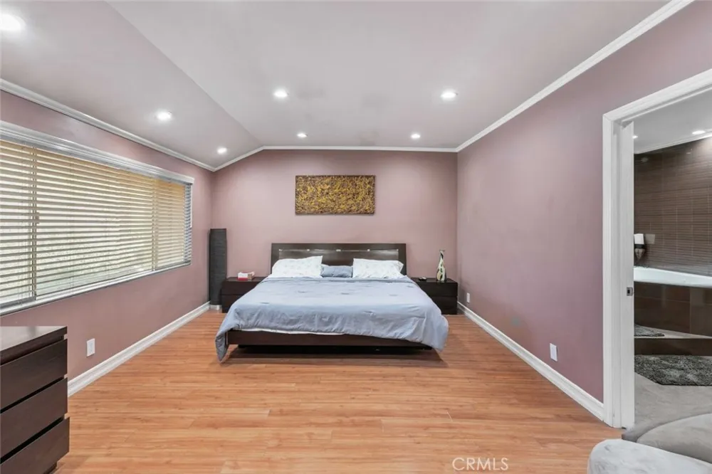 7764 Via Capri Burbank, CA 91504