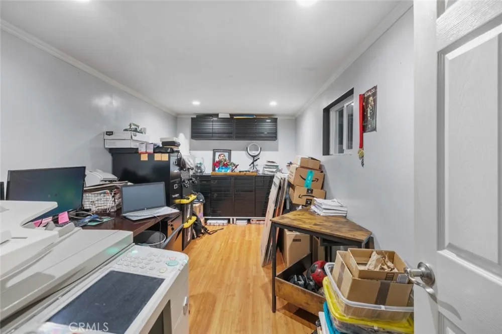 7764 Via Capri Burbank, CA 91504