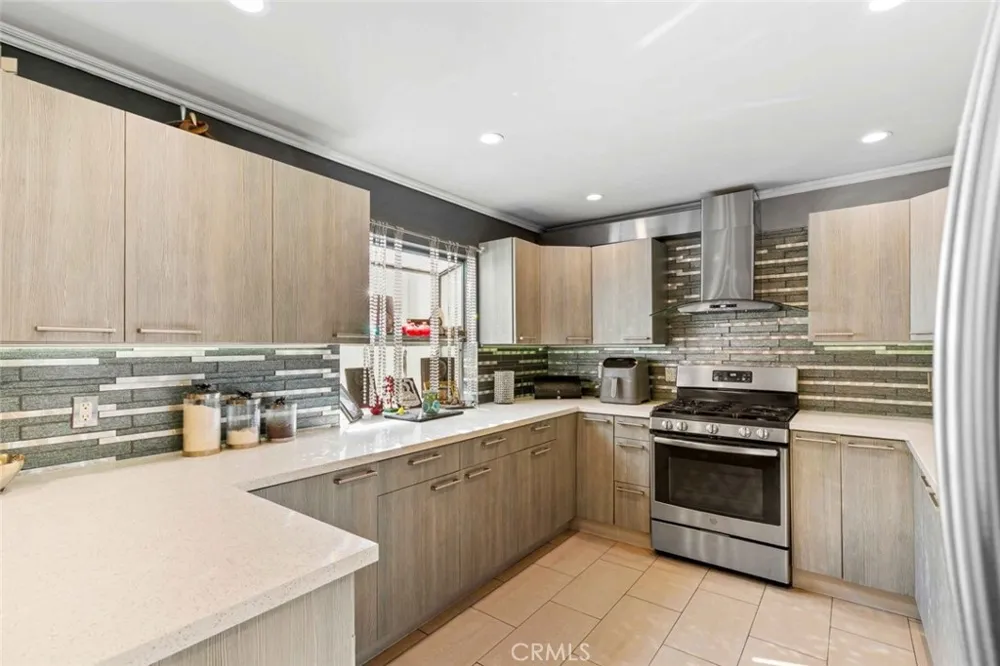 7764 Via Capri Burbank, CA 91504