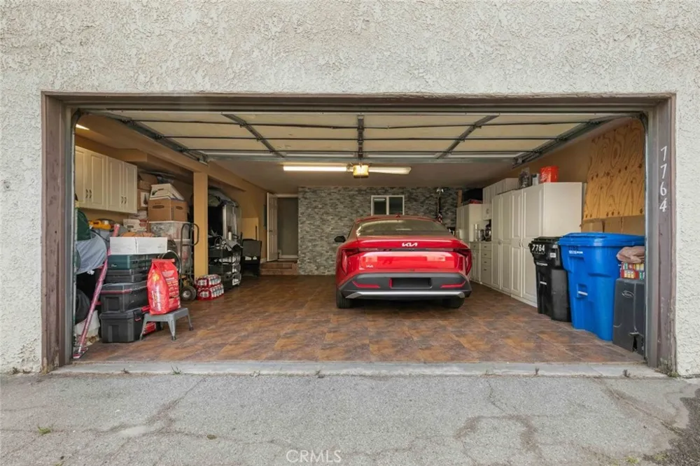 7764 Via Capri Burbank, CA 91504
