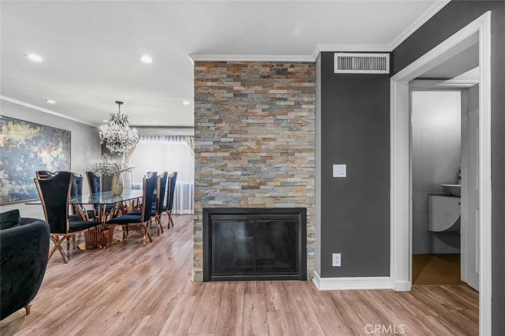 7764 Via Capri Burbank, CA 91504
