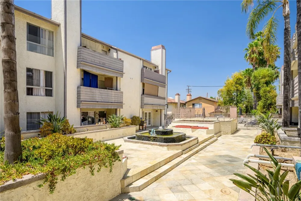20253 Keswick Street #331 Winnetka, CA 91306