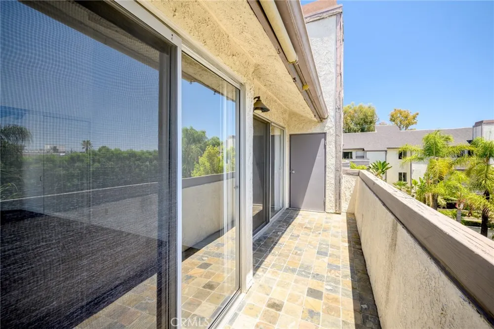 20253 Keswick Street #331 Winnetka, CA 91306