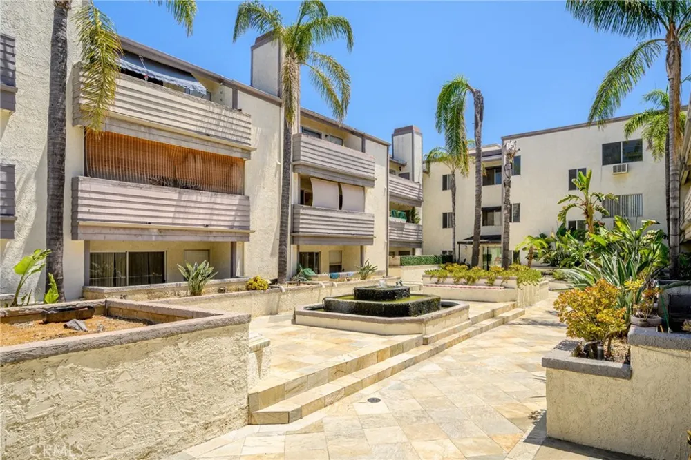 20253 Keswick Street #331 Winnetka, CA 91306