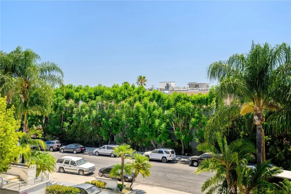 20253 Keswick Street #331 Winnetka, CA 91306