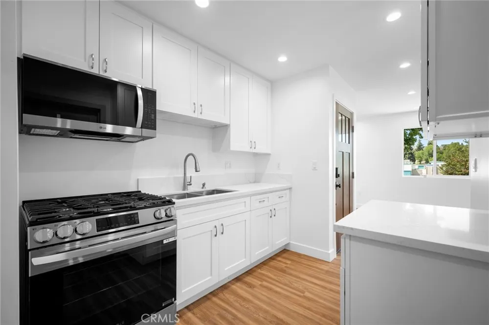 16036 Liggett Street North Hills, CA 91343