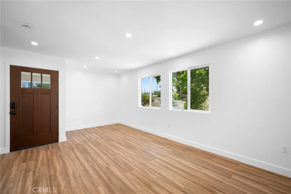 16036 Liggett Street North Hills, CA 91343