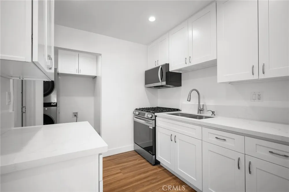 16036 Liggett Street North Hills, CA 91343