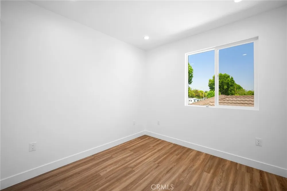 16036 Liggett Street North Hills, CA 91343