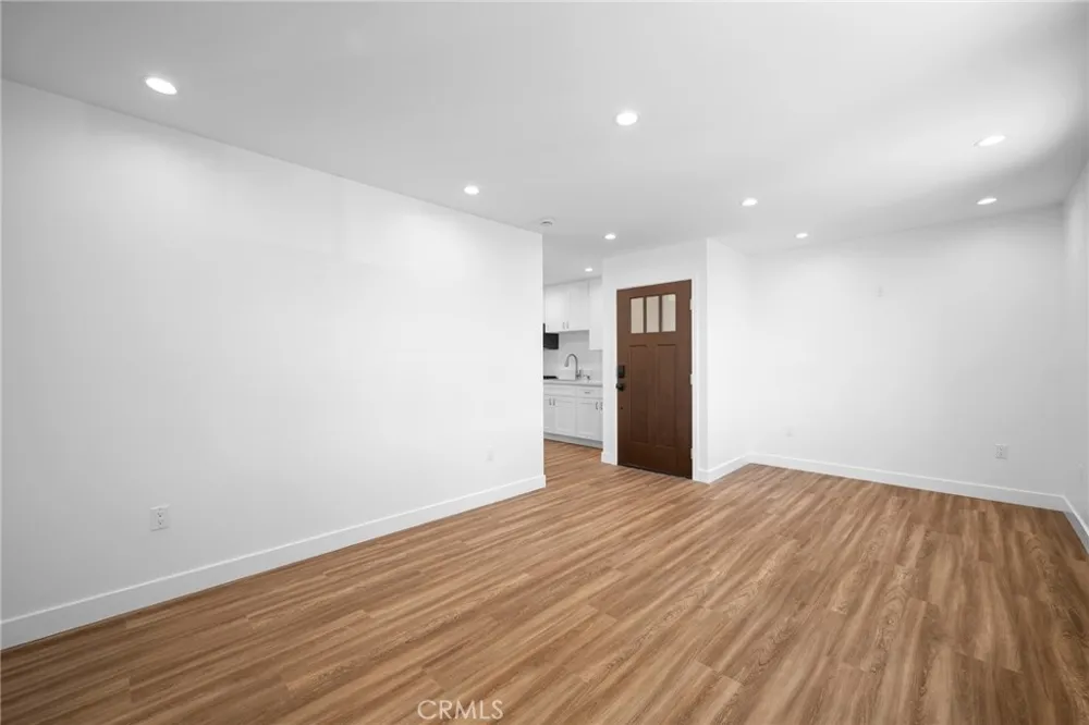 16036 Liggett Street North Hills, CA 91343