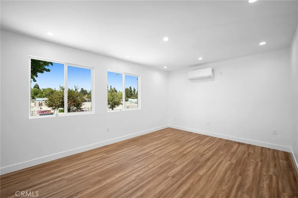 16036 Liggett Street North Hills, CA 91343