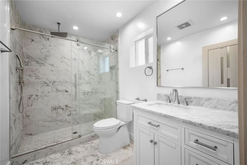 16036 Liggett Street North Hills, CA 91343