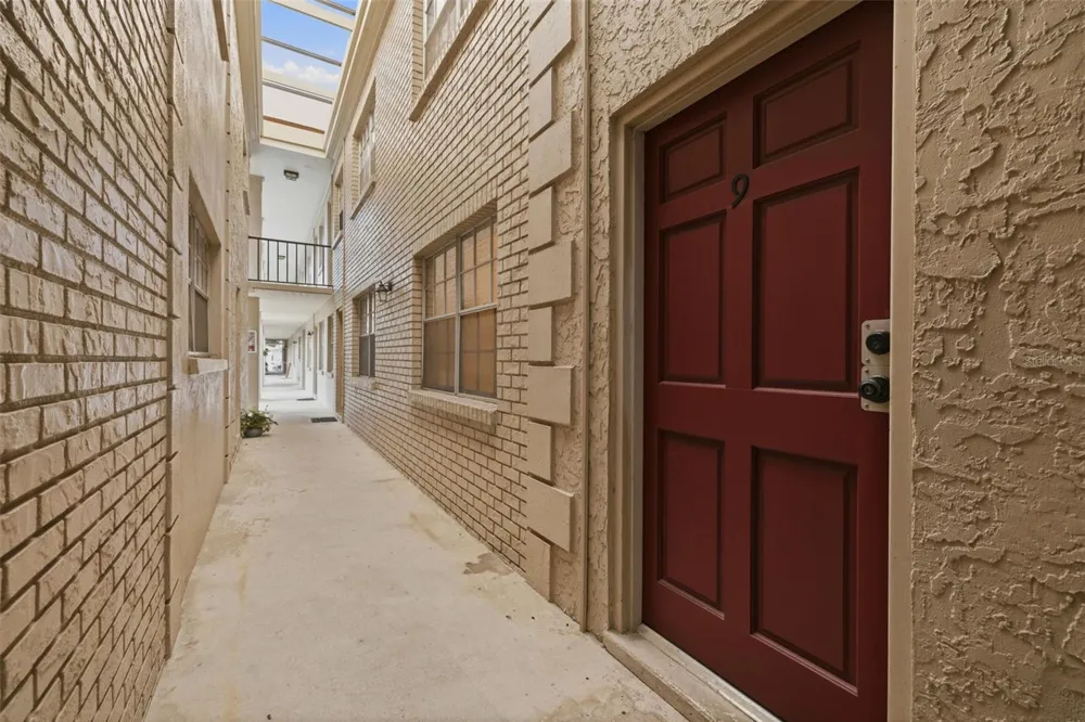 2207 S CAROLINA AVENUE #9 Tampa, FL 33629