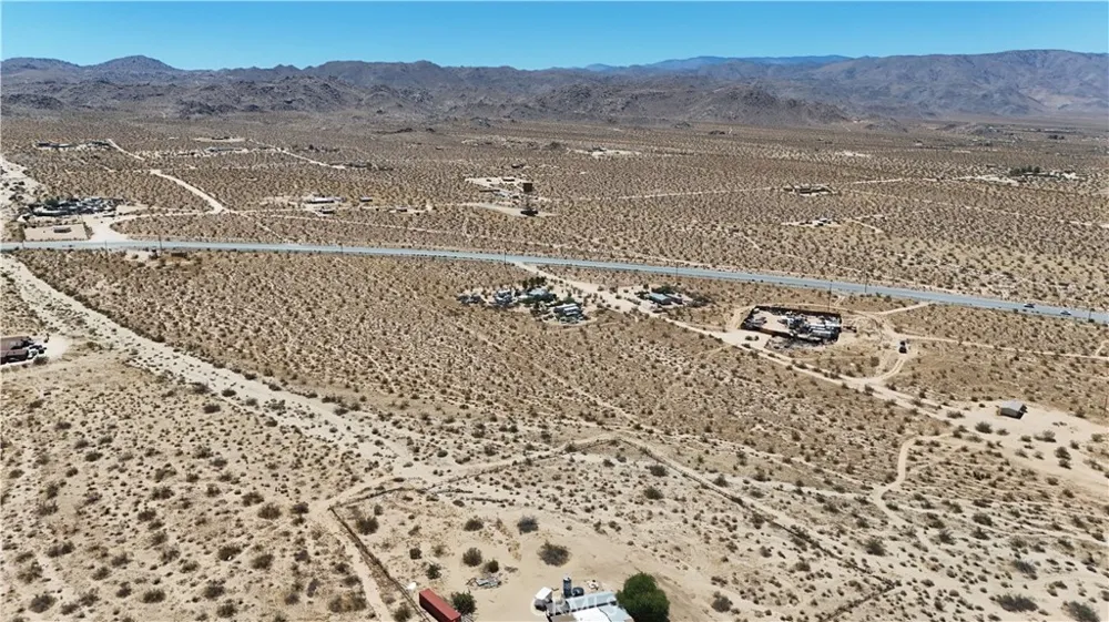 5 Joshua Tree Johnson Valley, CA 92285
