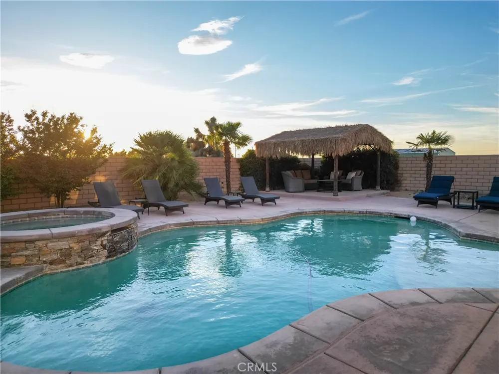 10230 Bellflower Street Oak Hills, CA 92344