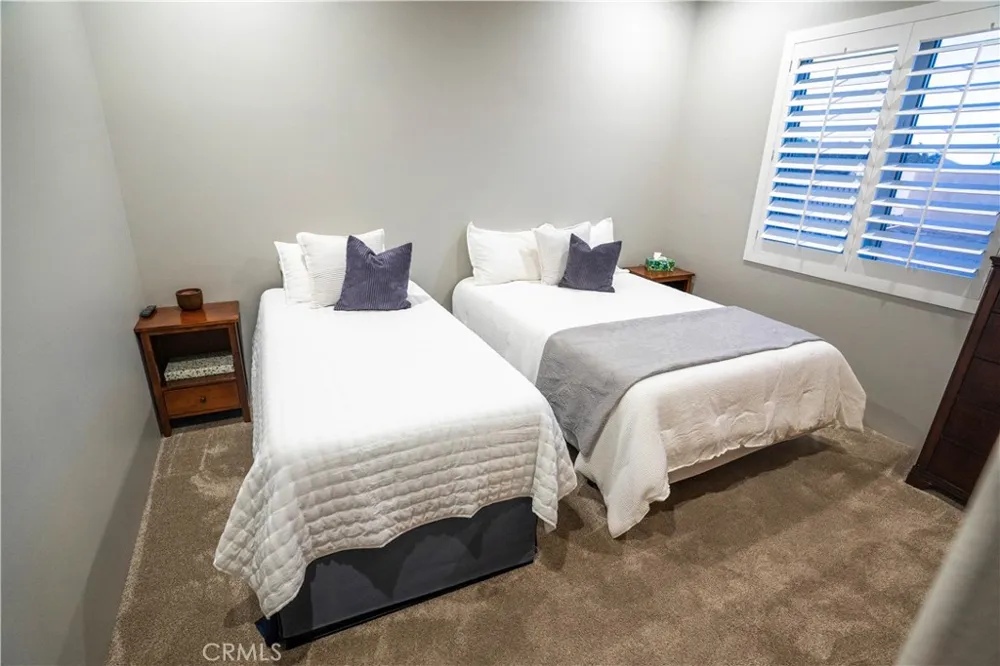 10230 Bellflower Street Oak Hills, CA 92344