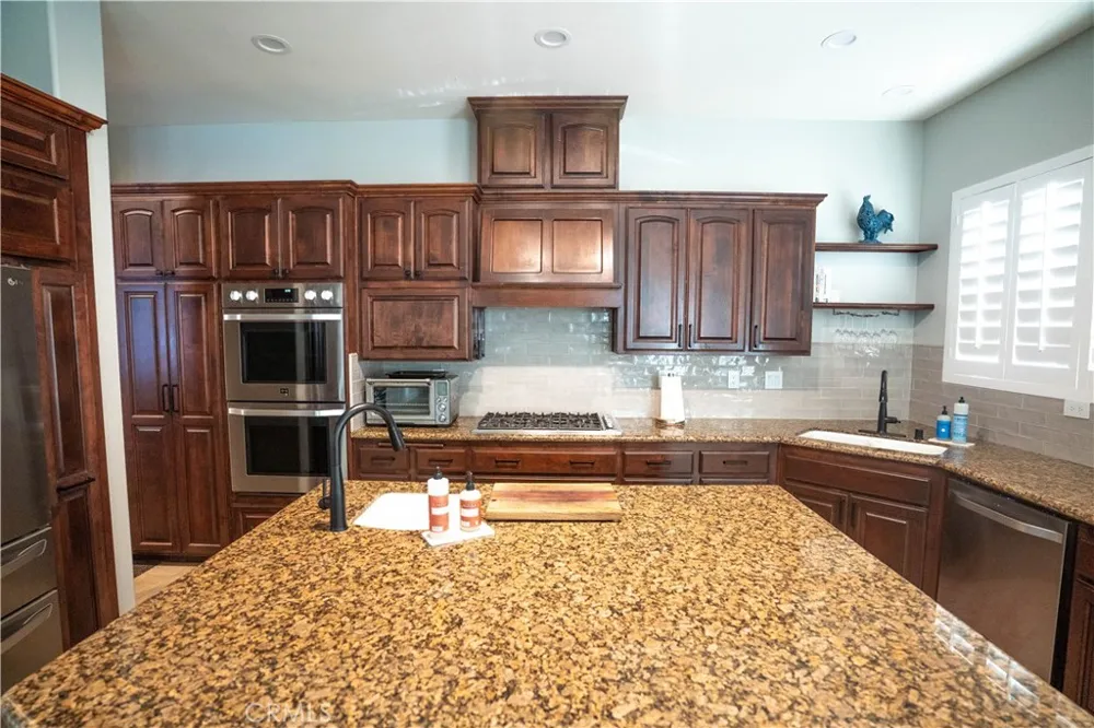 10230 Bellflower Street Oak Hills, CA 92344