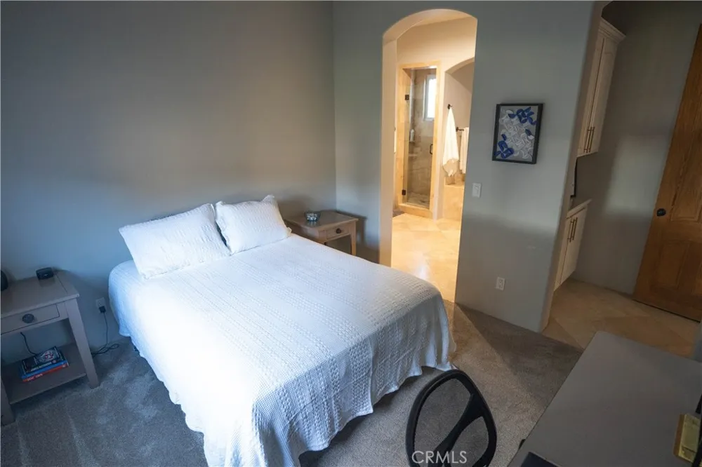 10230 Bellflower Street Oak Hills, CA 92344