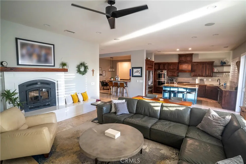 10230 Bellflower Street Oak Hills, CA 92344