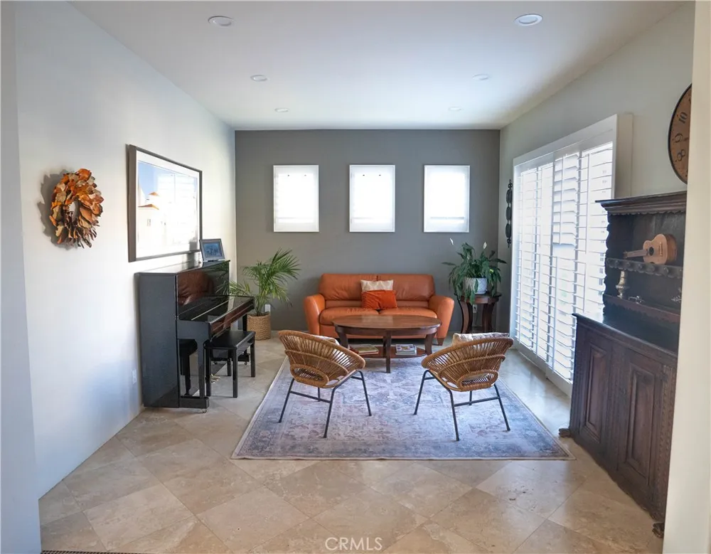 10230 Bellflower Street Oak Hills, CA 92344
