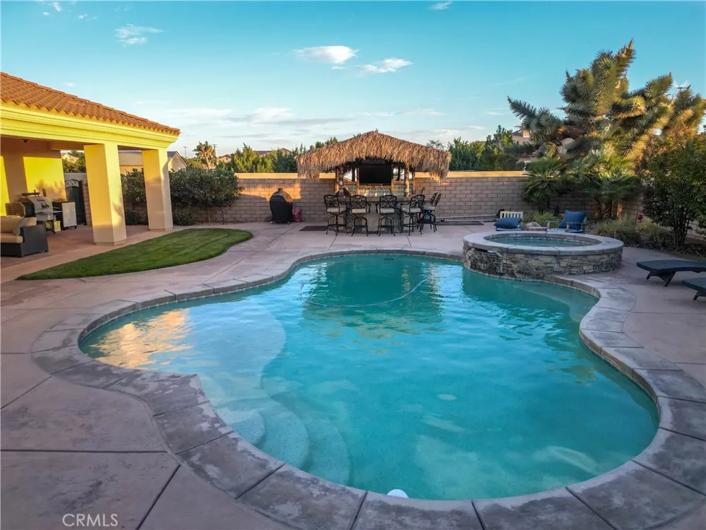 10230 Bellflower Street Oak Hills, CA 92344