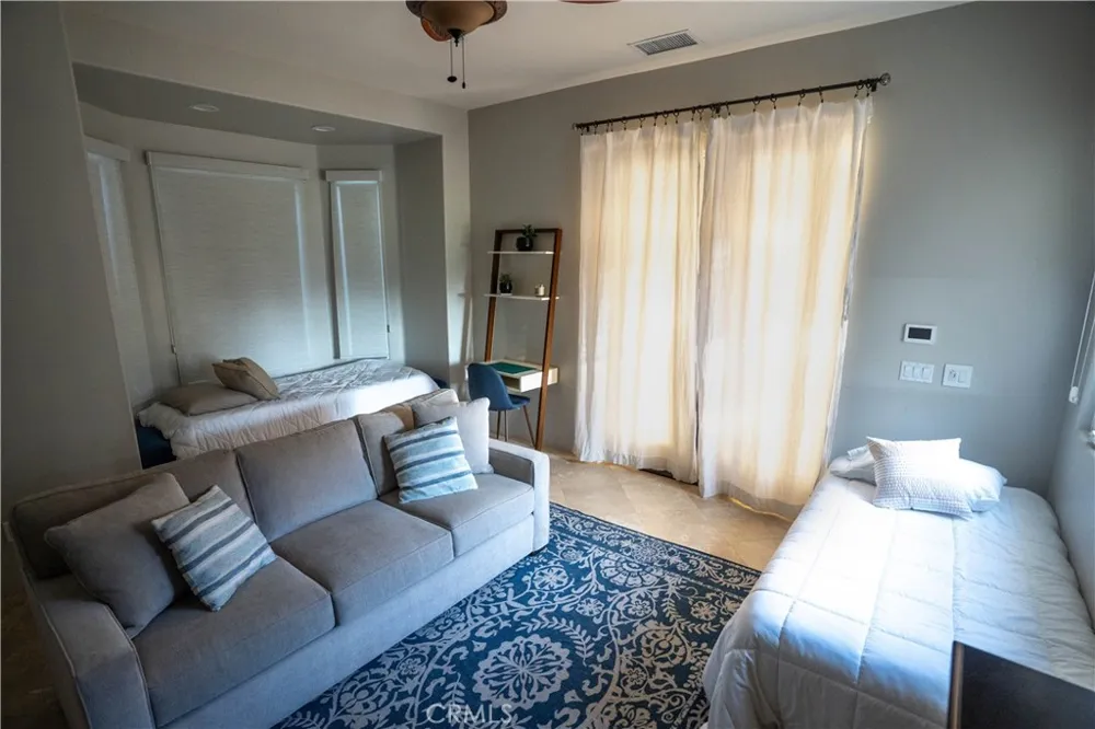 10230 Bellflower Street Oak Hills, CA 92344