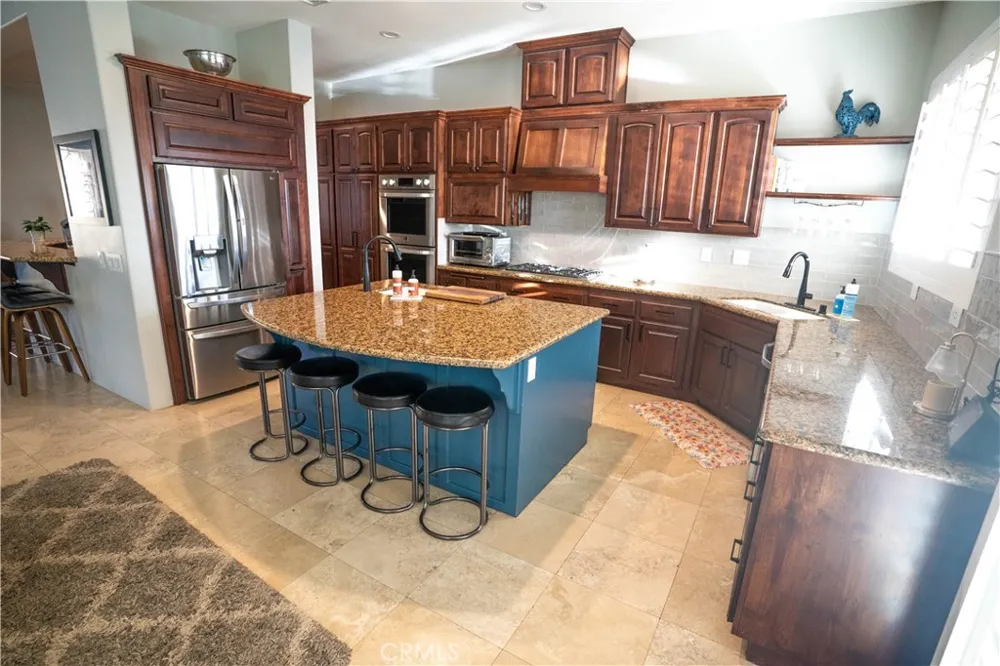 10230 Bellflower Street Oak Hills, CA 92344