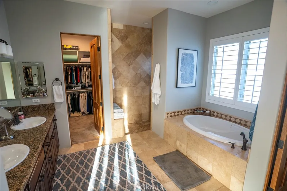 10230 Bellflower Street Oak Hills, CA 92344