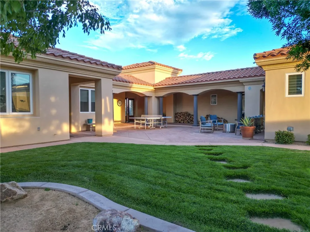 10230 Bellflower Street Oak Hills, CA 92344