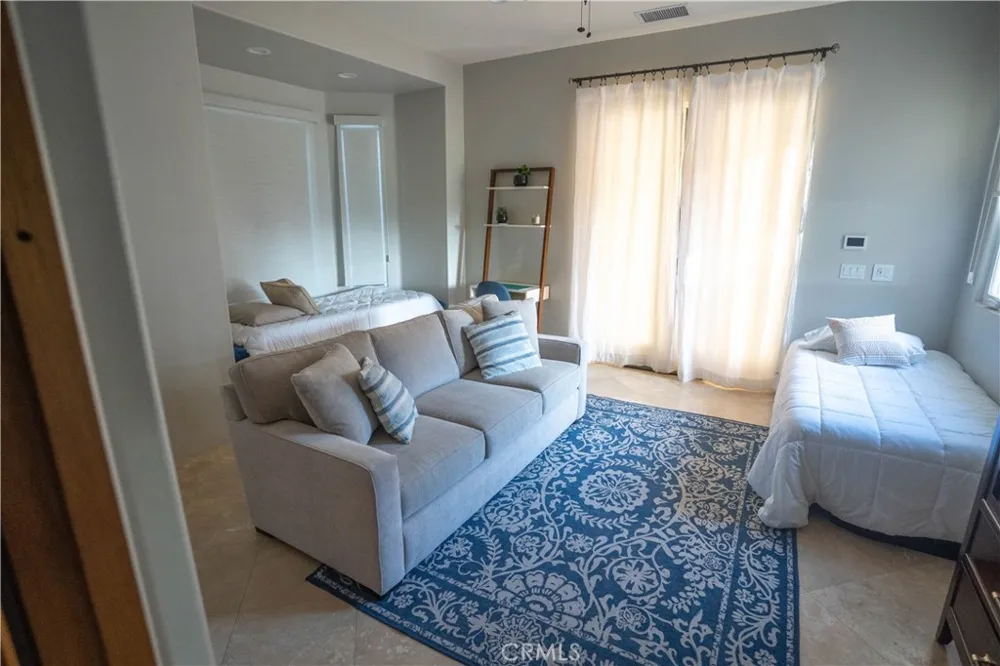 10230 Bellflower Street Oak Hills, CA 92344