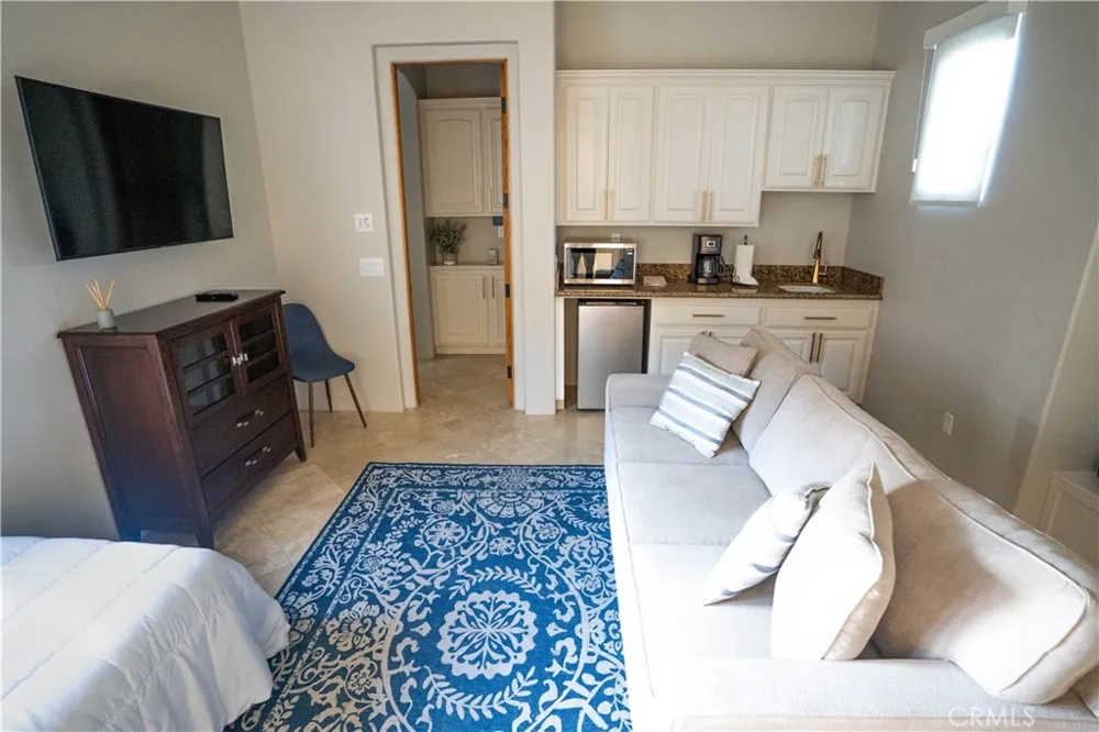 10230 Bellflower Street Oak Hills, CA 92344