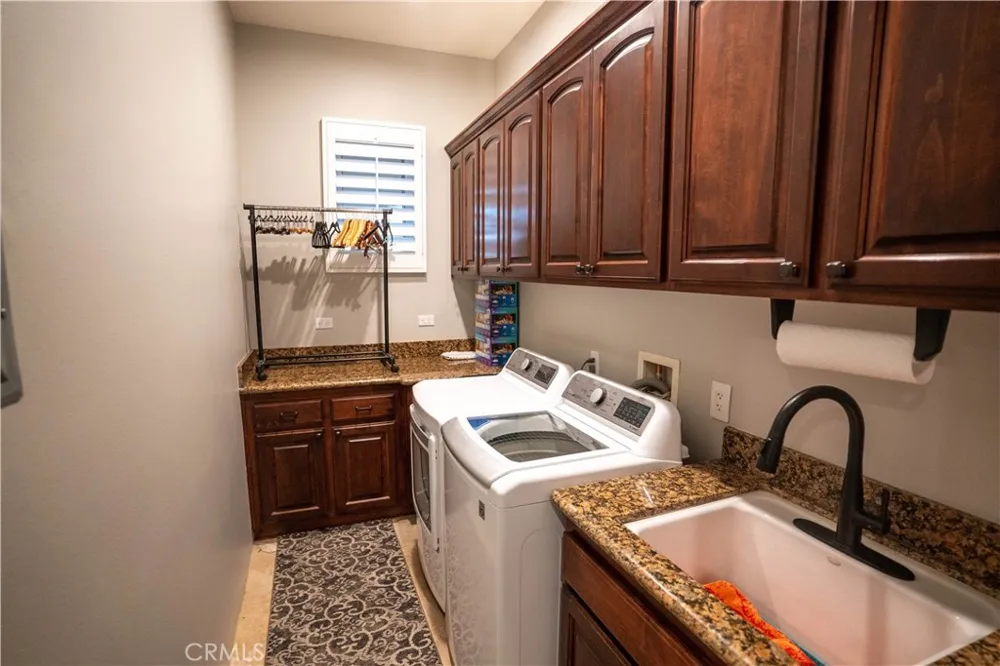 10230 Bellflower Street Oak Hills, CA 92344