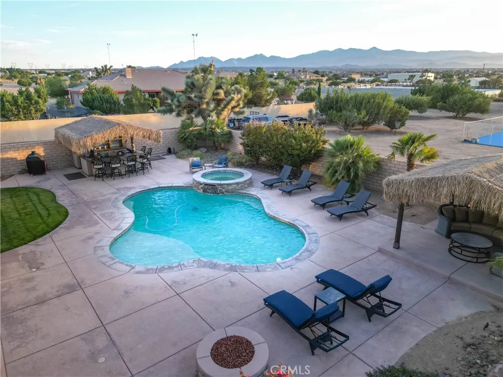 10230 Bellflower Street Oak Hills, CA 92344
