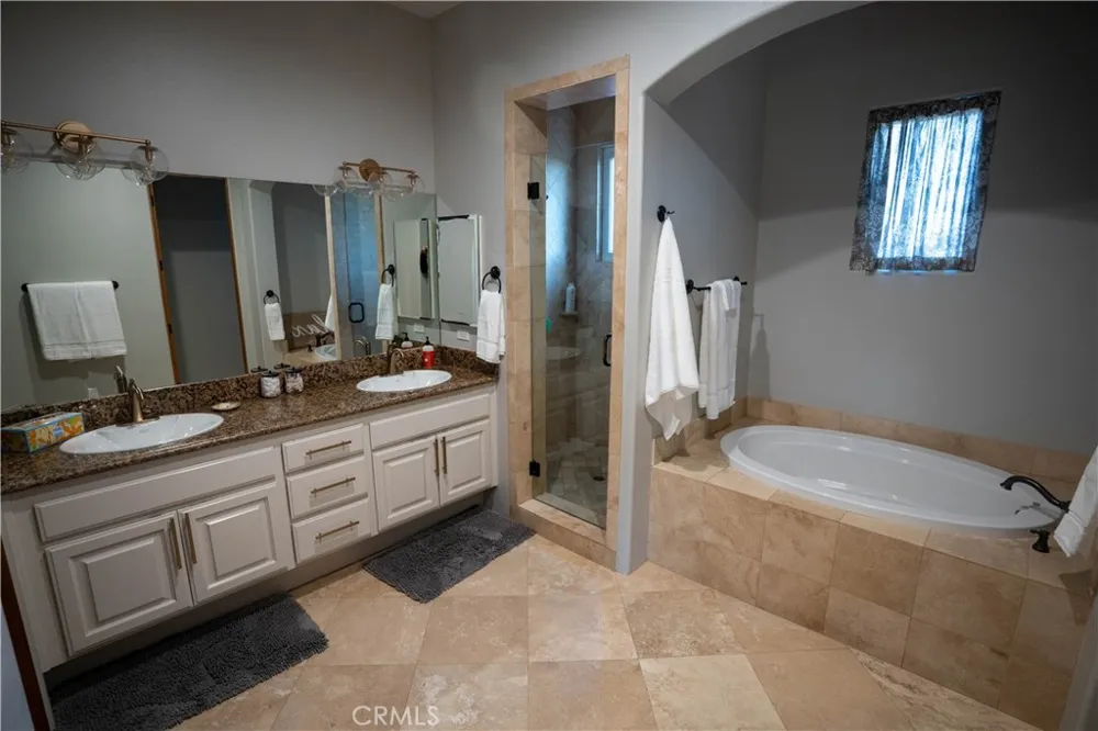 10230 Bellflower Street Oak Hills, CA 92344