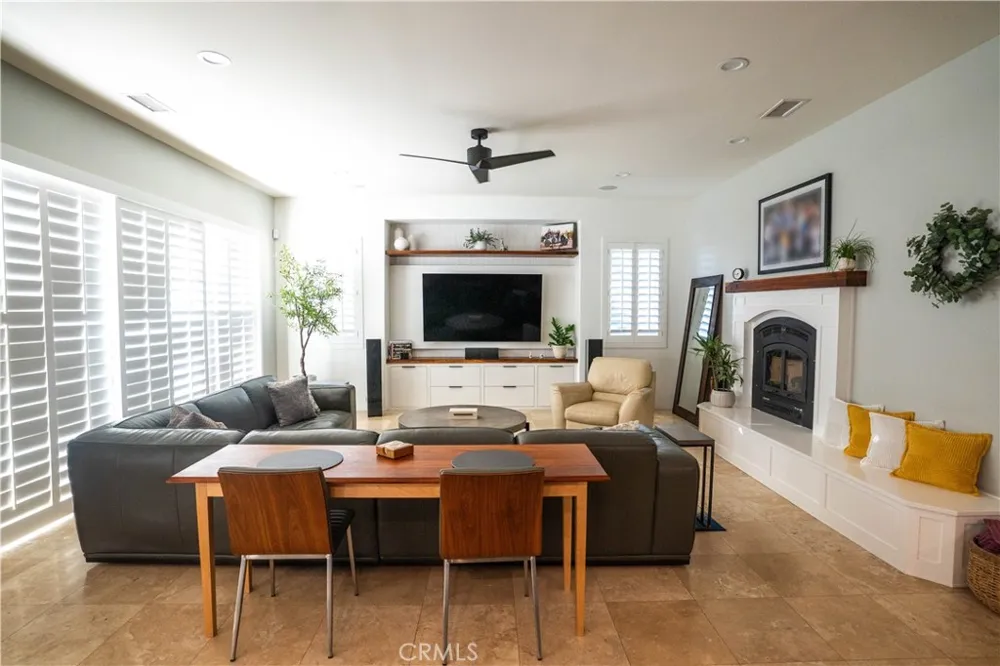 10230 Bellflower Street Oak Hills, CA 92344